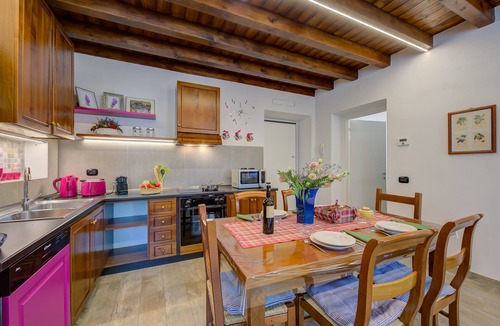Polpenazze del Garda Apartment | Il Borgo Apartments - Lavanda, Polpenazze, Italy