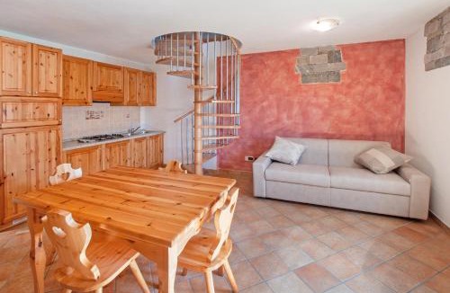 Verceia House | Il ciliegio sul lago