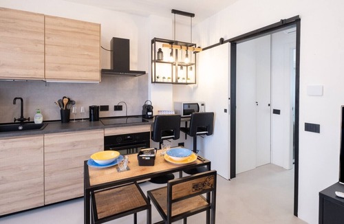 Gurone Apartment | IL GIARDINO DEL RE MALNATE - IXIHOME