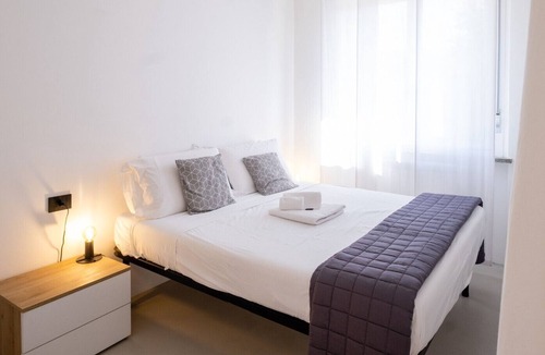 Gurone Apartment | IL GIARDINO DEL RE MALNATE - IXIHOME