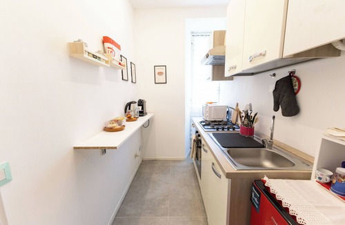 Como Apartment | [Il Giglio] - 10 Minutes from the Duomo, Free Parking