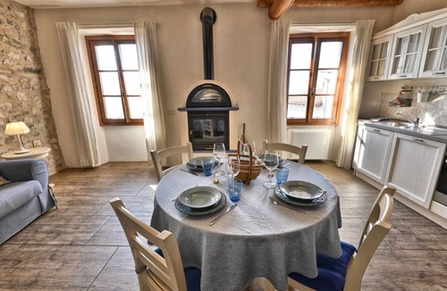 Oldesio Apartment | Il Melo - Theater Home, with marvellous lake view