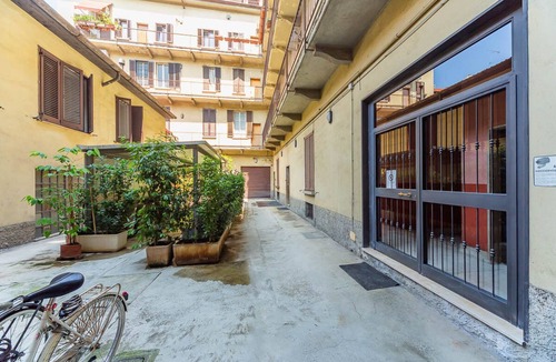 Milan Apartment | In Milan and yet at home: The Yellow House studio!
