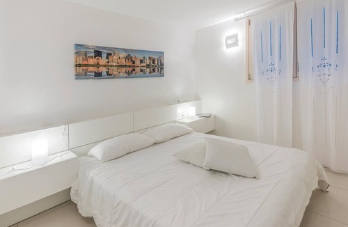 Gaino Apartment | In panoramic position on a hill is this vacation apartment in a three-family house with communal swi