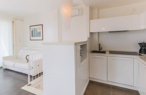 Gaino Apartment | In panoramic position on a hill is this vacation apartment in a three-family house with communal swi