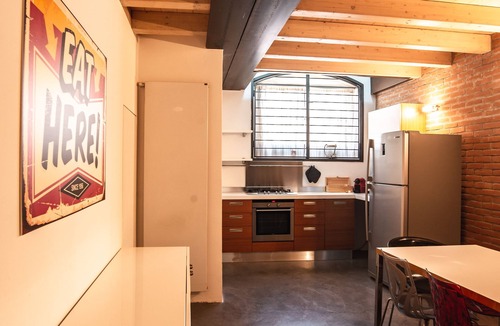 Sant'Eufemia Apartment | INDUSTRIAL APT./GARAGE, WIFI, NETFLIX near downtown