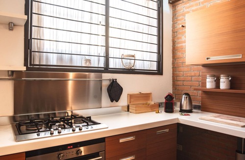 Sant'Eufemia Apartment | INDUSTRIAL APT./GARAGE, WIFI, NETFLIX near downtown