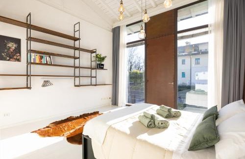 Sant'Eufemia Apartment | Industrial Loft - Garage-Netflix-wifi
