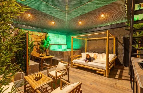 Manage Hotel | INTENSE Senses Experience - Suites wellness avec piscine, jacuzzi, sauna, billard etc