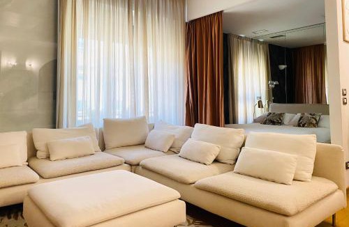 San Babila Apartment | INTOMILAN I Design Apartment in the Heart of Milan
