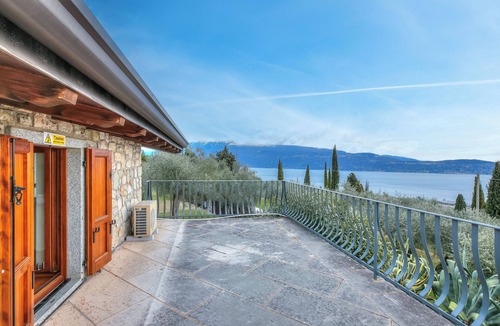 Toscolano Maderno Villa | Iris House -Lakeview & Shared Pool, Toscolano Maderno, Italy