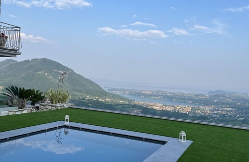 Villanuova sul Clisi Villa | VILLA BELLAVISTA - private Pool Garda Lake view