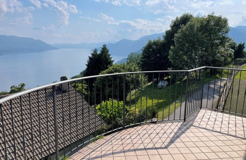 Maccagno House | Cà Sulà, large detached house with garden and beautiful lake view