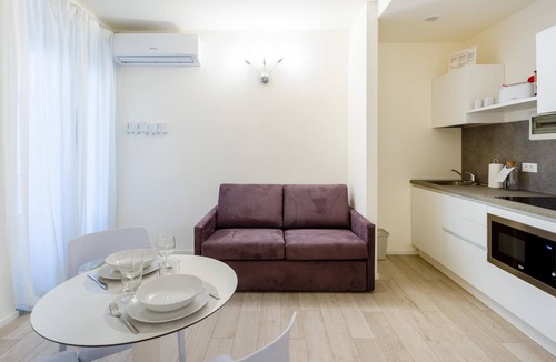 Magenta Apartment | Italianway - The B Village Business - 10