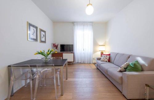 Isola Apartment | JOIVY 1BR Apt in Isola with Stunning View to Bosco Verticale