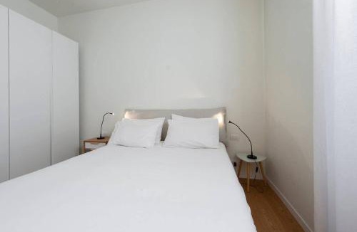 Isola Apartment | JOIVY 1BR Apt in Isola with Stunning View to Bosco Verticale