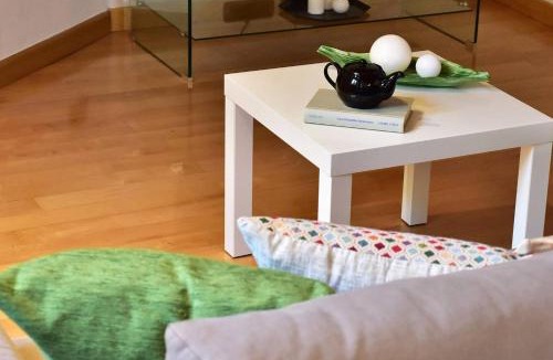 Cernobbio House | JOIVY Scenic 2BR Apt with Balcony & Parking