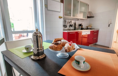 Como Apartment | JOIVY Stylish Suite 52