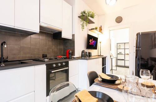 Gioia Apartment | Joy Suite - Near Central Station and Metro