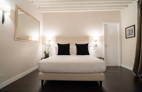 Rione XI Sant'Angelo House | Kame Hall