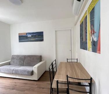 Carona Apartment | L'ETRANGE RENDEZ-VOUS Tome 1