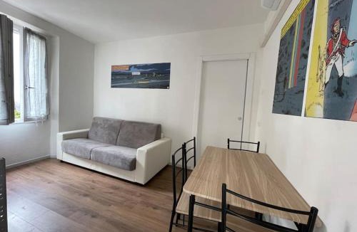 Carona Apartment | L'ETRANGE RENDEZ-VOUS Tome 1