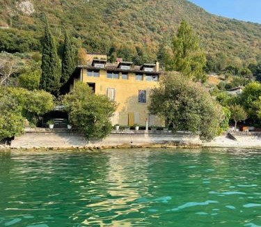 Sulzano Bed & Breakfast | L'Oleandro sul Lago d'Iseo B&B