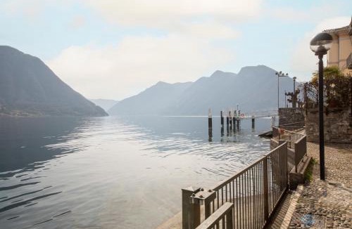 Colonno Apartment | La Casa del Pescatore - by MyHomeInComo