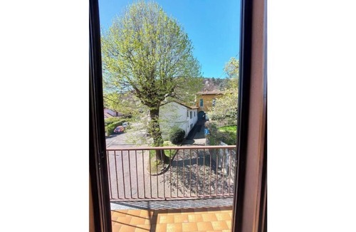 Comabbio Apartment | La Casa di Anna: Lake Maggiore area. Private Beach