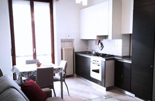 Arcore Apartment | La Casa di Sabasan - Station 350m - Wifi e Parking Free