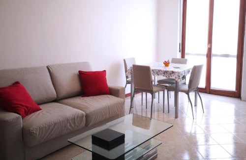 Arcore Apartment | La Casa di Sabasan - Station 350m - Wifi e Parking Free