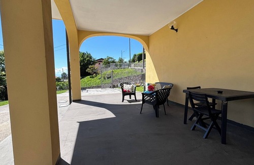 Colle Brianza Apartment | La Casa Gialla - Girasole Appartamento Luminoso e Moderno