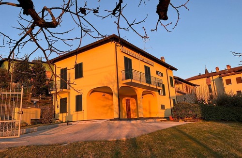 Colle Brianza Apartment | La Casa Gialla - Girasole Appartamento Luminoso e Moderno