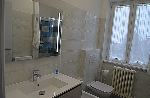 Colle Brianza Apartment | La Casa Gialla - Girasole Appartamento Luminoso e Moderno