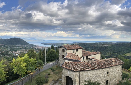 Villanuova sul Clisi Apartment | La Cornice sul Garda - Il Ciliegio - lake view - garden - wifi - new