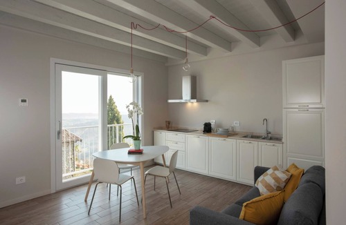 Villanuova sul Clisi Apartment | La Cornice sul Garda - Betulla - lake view and pool in small residence