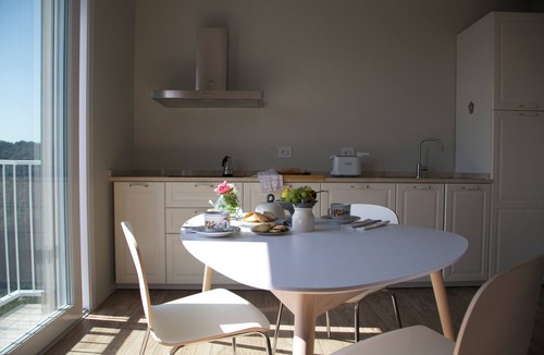 Villanuova sul Clisi Apartment | La Cornice sul Garda - Betulla - lake view and pool in small residence