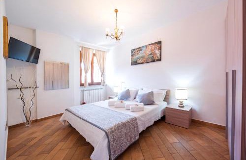 Tavernerio Bed & Breakfast | La Corte Rooms and Home Restaurant - free parking - 10 minutes to the lake and centre