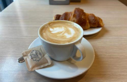 Tavernerio Bed & Breakfast | La Corte Rooms and Home Restaurant - free parking - 10 minutes to the lake and centre