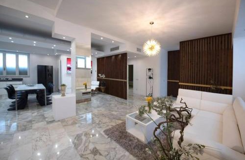 Zona Solari Apartment | La Galleria