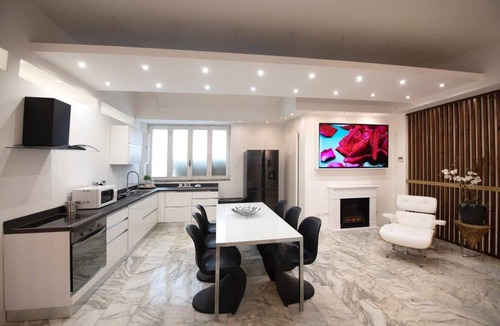 Zona Solari Apartment | La Galleria Milan - Your Chic Urban Retreat in Solari District