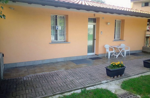 Capiago Intimiano House | "La Quiete" quiet apartment a few steps from Switzerland from Como and Cantù