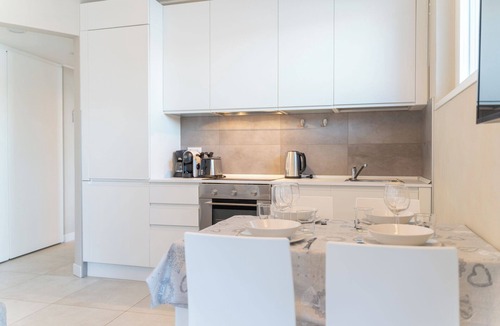 Fiumelatte Apartment | La Roseta Creme - Lakefront