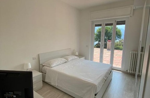 Visgnola Apartment | La Terrazza Deluxe - lake view apartment with terrace
