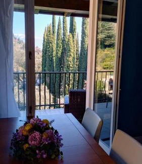 Gardone Riviera Apartment | La Verbena a fianco del Vittoriale, vista piscina, 10 minuti a piedi dal lungo lago