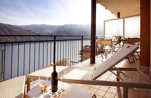 Laglio Apartment | Laglio Ribolla Azzuro with lake view and pool by Italian Apartments.