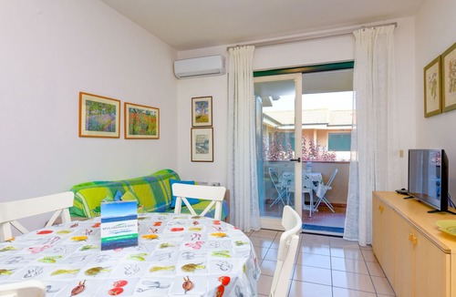 Lugana Apartment | Lake and beach front with wonderful pool!