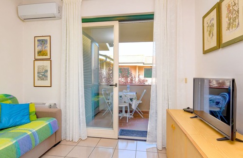Lugana Apartment | Lake and beach front with wonderful pool!