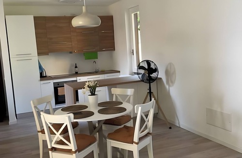 Civenna Apartment | Lake and Mountain Holiday House