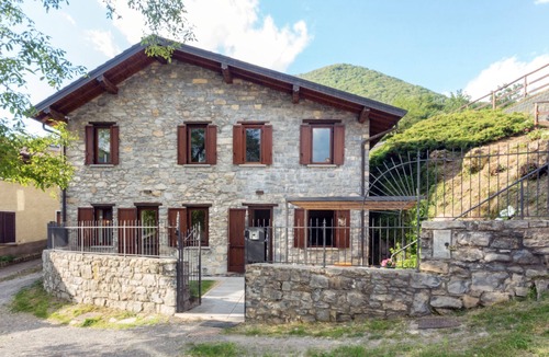 Castiglione d'Intelvi House | Lake Como - Villa with whirlpool between luxury and nature.
